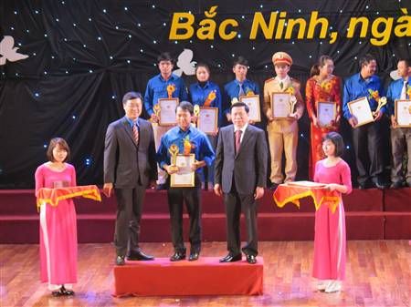 Bắc Ninh: Tuyên dương 85 đảng viên trẻ và “Sinh viên 5 tốt” 2