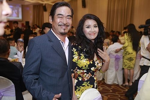 Vân Trang khoe người yêu trong đám cưới Huỳnh Đông 60