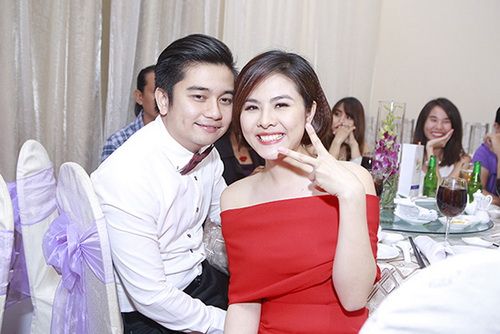 Vân Trang khoe người yêu trong đám cưới Huỳnh Đông 18