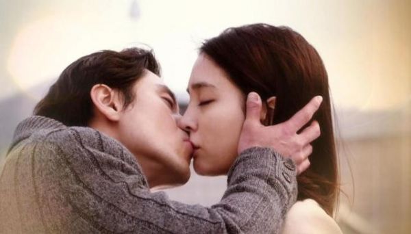 Bà xã Byung Hun diễn cảnh ôm hôn tình tứ với bạn diễn 9