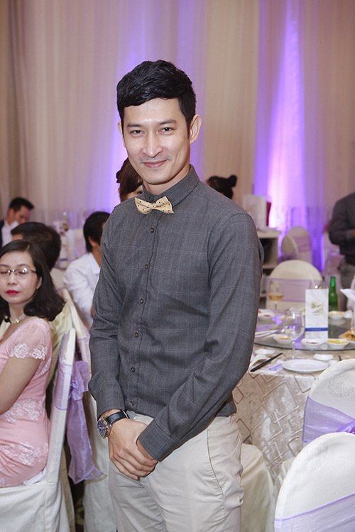 Vân Trang khoe người yêu trong đám cưới Huỳnh Đông 48
