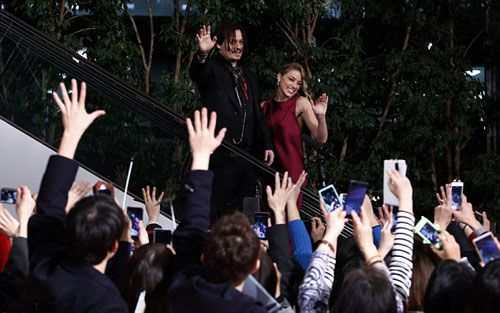Johnny Depp và người tình được chào đón ở Nhật Bản 4