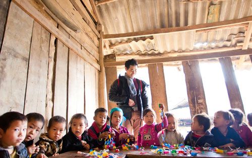 Nguyên Khang lên Tây Bắc dạy học cho trẻ em 3