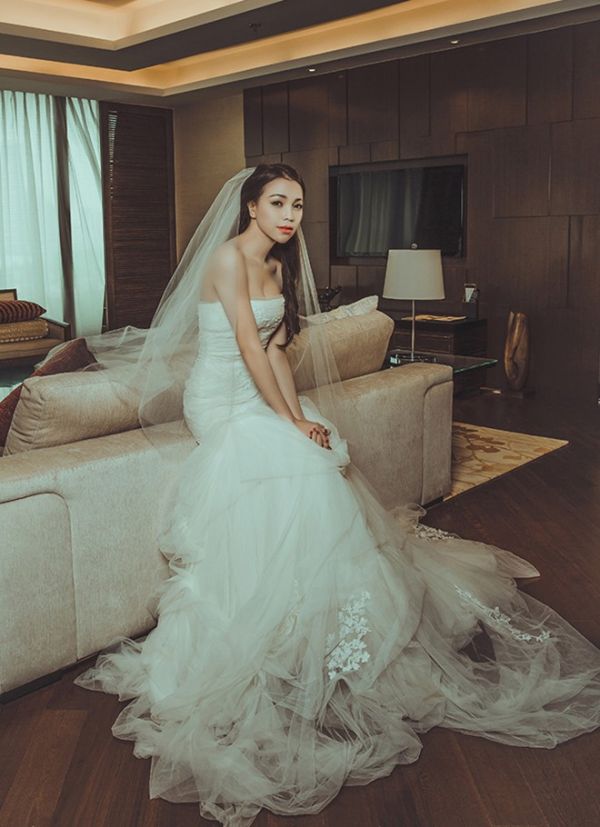 Trà Ngọc Hằng mặc váy cô dâu của Vera Wang 7