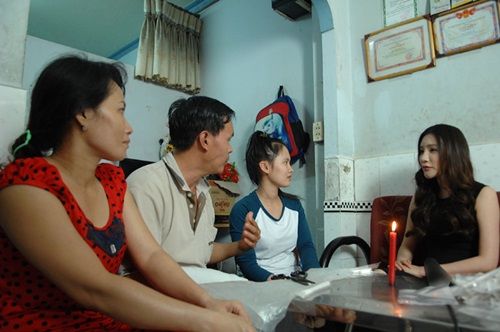 Hồ Quỳnh Hương khiến bé "kẹo kéo" khóc nức nở khi gặp mặt 21