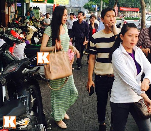 Hot: HH Diễm Hương dáng chuẩn trên phố 2 tuần sau khi sinh 36