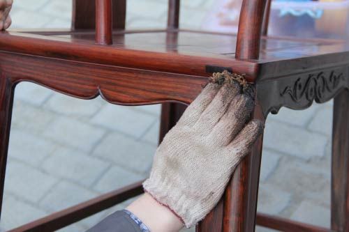 6 cách tiết kiệm cứu vãn khi đồ gỗ bị tróc sơn, rạn nứt 3