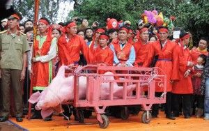 Lễ hội chém lợn: “Không hiểu thì đừng đến xem“