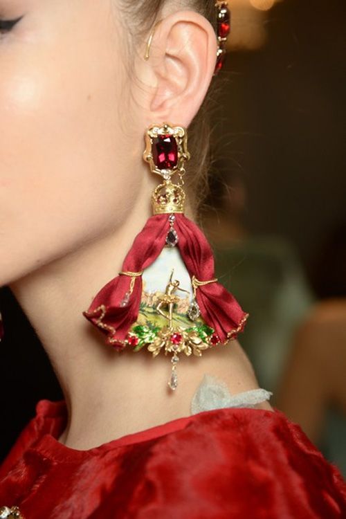 Một Dolce&Gabbana lộng lẫy và nữ tính tới nao lòng 51