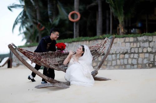 Hoa hậu Triệu Thị Hà mặc váy cưới lộng lẫy 9