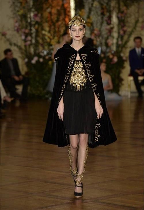Một Dolce&Gabbana lộng lẫy và nữ tính tới nao lòng 48