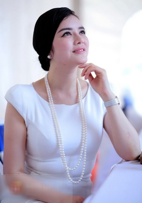 Những trang phục lộ bụng ngấn mỡ của người đẹp Việt 6