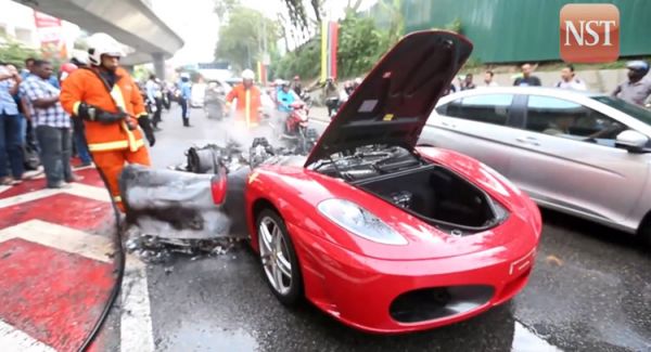 Thêm một vụ cháy xe Ferrari 11
