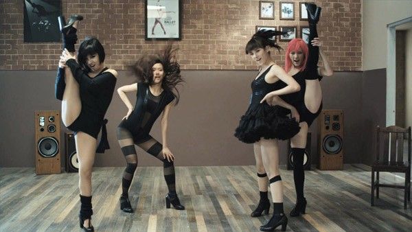 Những động tác vũ đạo của nhóm nữ Kpop khiến fan đỏ mặt 6
