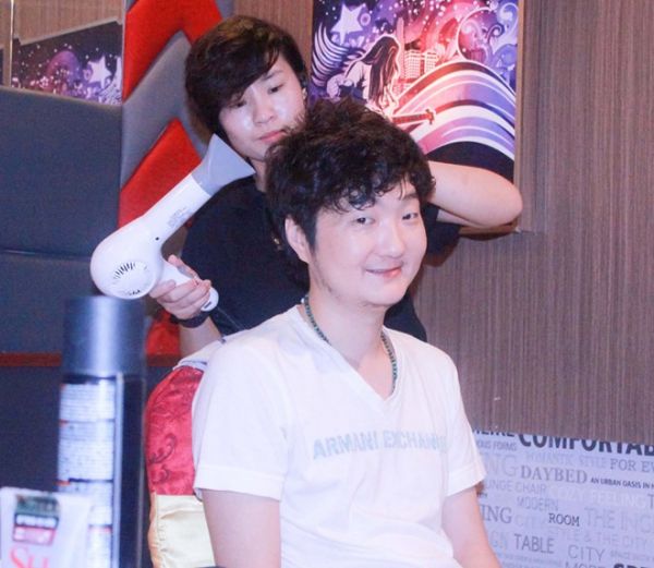 HKT để lại kiểu tóc tổ quạ trong phim với tài tử TVB 8