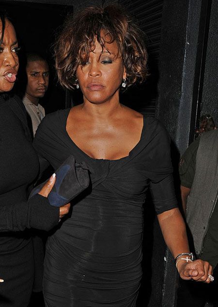 Whitney Houston: Huyền thoại âm nhạc vật lộn với ma túy 15
