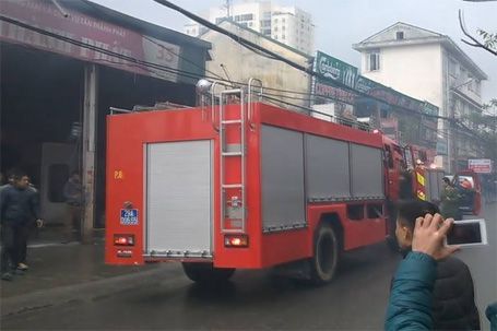 Hà Nội: Cháy gara ô tô, nhiều xe hạng sang “thoát nạn” 3