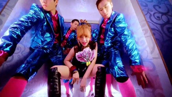 Những động tác vũ đạo của nhóm nữ Kpop khiến fan đỏ mặt 5