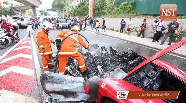 Thêm một vụ cháy xe Ferrari 10
