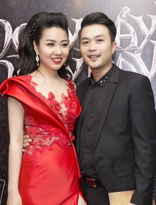 Sao Việt và chồng mặc gì cho các sự kiện sau cưới? 4