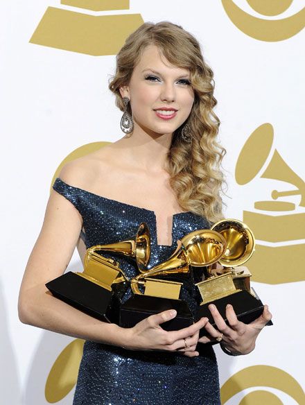 Những hình ảnh đẹp về “sao” tại các lễ trao giải Grammy 2
