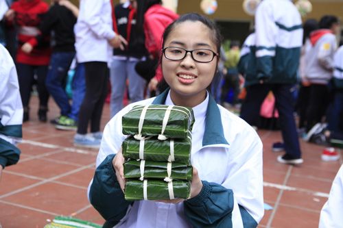 Chùm ảnh: Học sinh Hà Nội thi gói bánh chưng Tết 39
