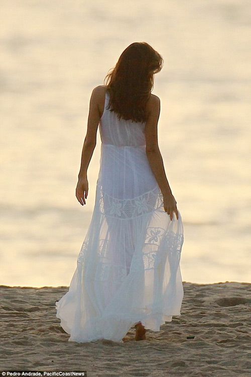 Miranda Kerr đẹp như thiên thần trên biển 12