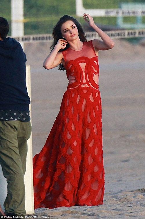 Miranda Kerr đẹp như thiên thần trên biển 15
