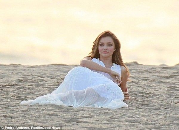 Miranda Kerr đẹp như thiên thần trên biển 3