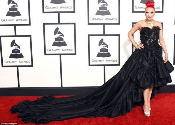 Rihanna dẫn đầu danh sách thảm họa thời trang Grammy 6