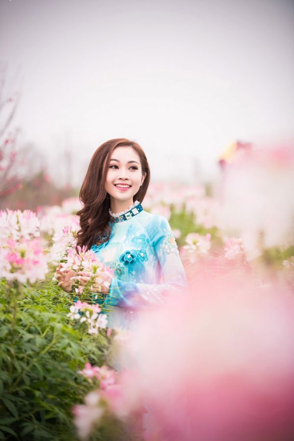MC Thùy Linh xinh đẹp giữa sắc hoa đào 10