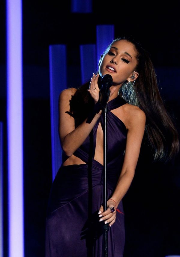 Phần trình diễn xúc động của Ariana Grande tại Grammy lần thứ 57 4
