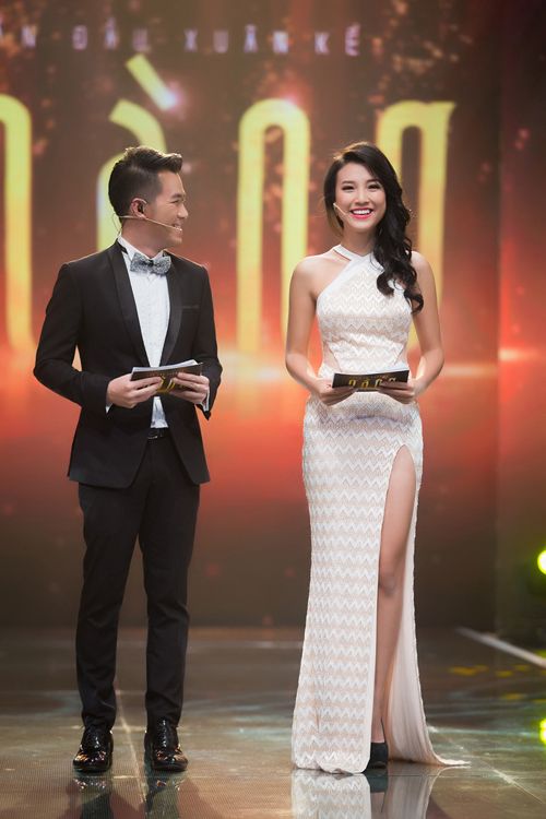 Á hậu Hoàng Oanh, Diễm Trang đọ dáng với váy bó sát 15