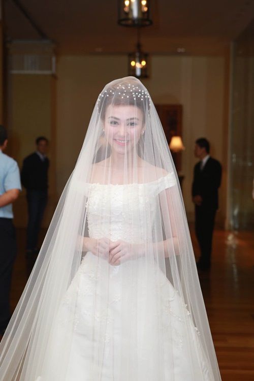 Cận cảnh váy cưới trăm triệu tuyệt đẹp của Ngân Khánh 6