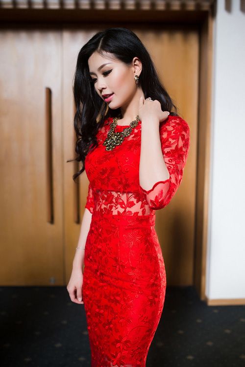 Á hậu Hoàng Oanh, Diễm Trang đọ dáng với váy bó sát 3