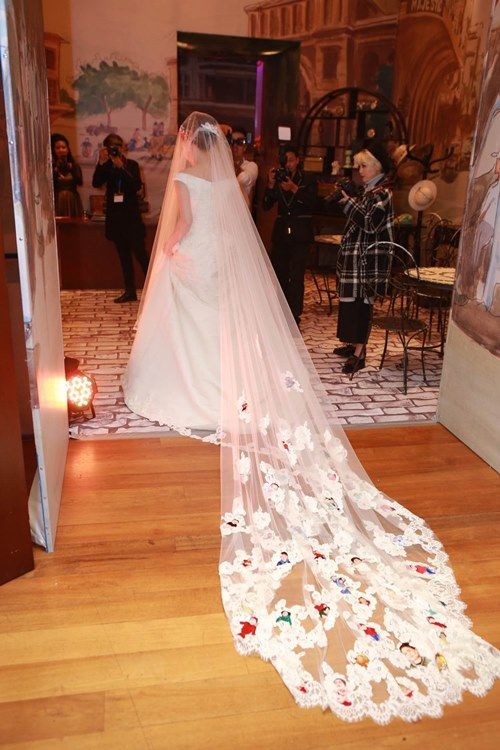 Cận cảnh váy cưới trăm triệu tuyệt đẹp của Ngân Khánh 18