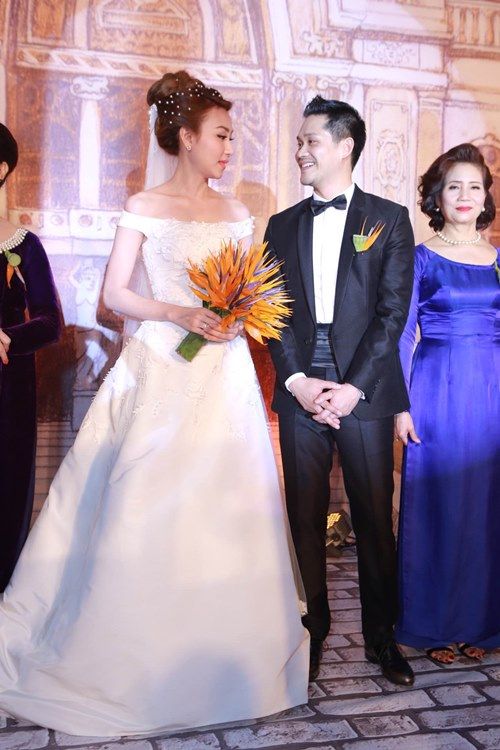 Cận cảnh váy cưới trăm triệu tuyệt đẹp của Ngân Khánh 30