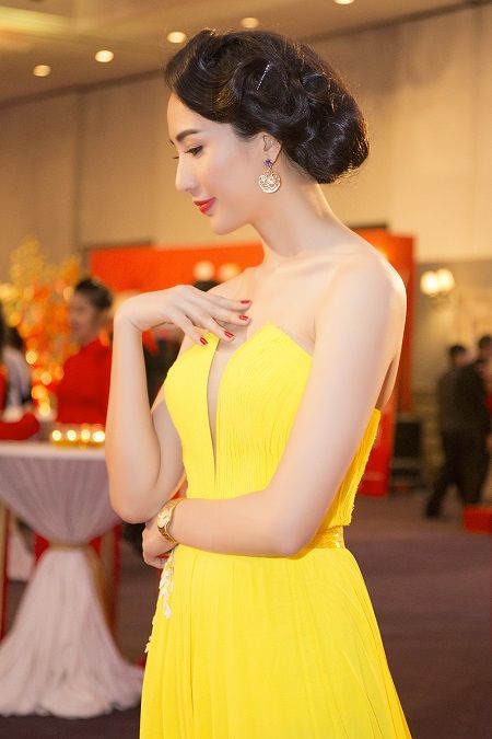 Hoa hậu Ngọc Diễm rạng ngời trong sắc xuân 4