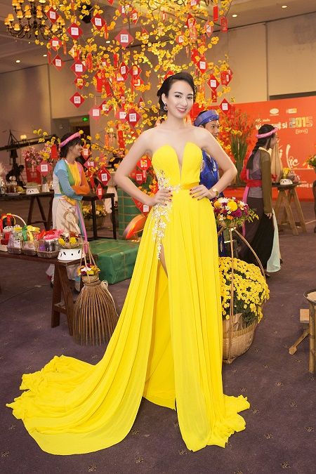 Hoa hậu Ngọc Diễm rạng ngời trong sắc xuân 10