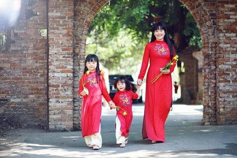 Gia đình Việt Hương, Thúy Hạnh, Bình Minh mặc áo dài du xuân 33