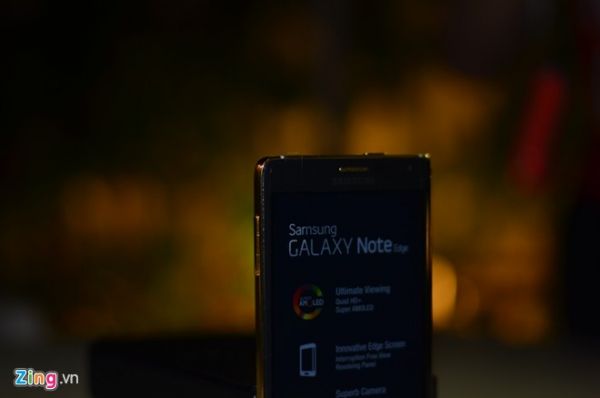 Đập hộp Samsung Galaxy Note Edge mạ vàng đầu tiên ở VN 7