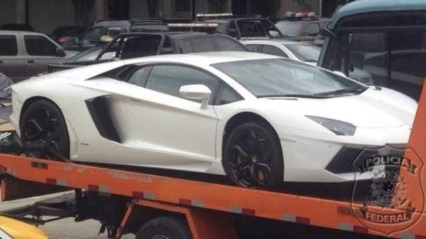 Cảnh sát tịch thu siêu xe của tỷ phú giàu thứ 7 thế giới 2