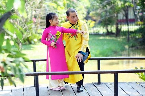 Gia đình Việt Hương, Thúy Hạnh, Bình Minh mặc áo dài du xuân 18