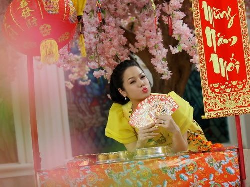 Nhật Kim Anh "cưa sừng" đáng yêu trong MV Tết 24