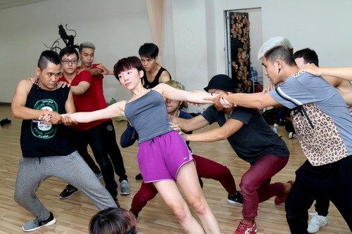 Tóc Tiên mặt mộc xinh đẹp, tập vũ đạo "khiêu khích" 39