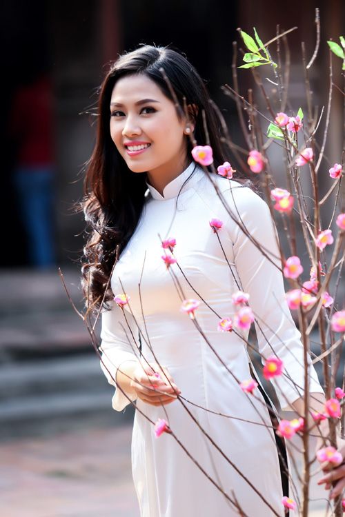 Nguyễn Thị Loan mặc áo dài hát Xoan 36