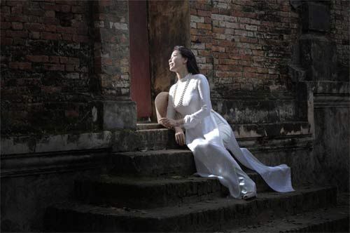 Hoa hậu Hà Kiều Anh thướt tha trong tà áo dài 9