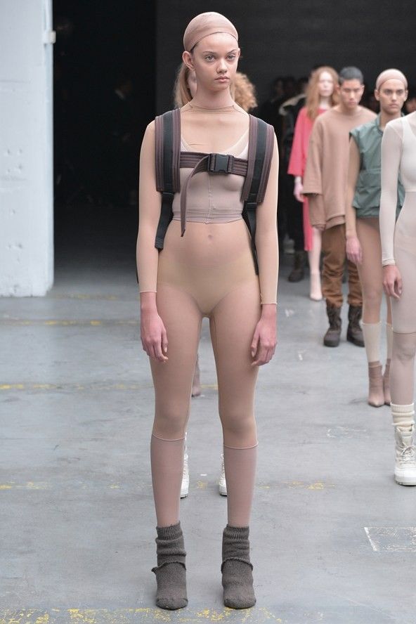 Người mẫu mặc hở hang, khoe nội y ở New York Fashion Week 3
