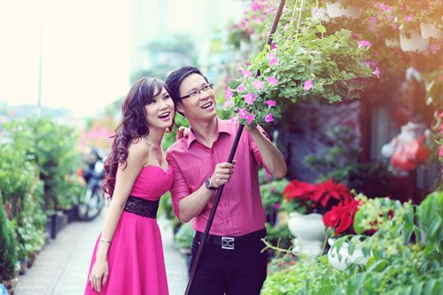 MC Anh Quân hôn Kavie Trần trên phố mừng Valentine 3