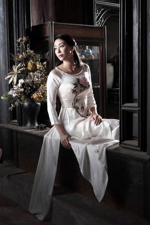 Hoa hậu Hà Kiều Anh thướt tha trong tà áo dài 12